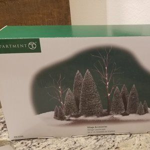 RARE NIB DEPT 56  CHRISTMAS TREES SNOW ROAD VILLAGE LANDSCAPE SERIES ACCESSORIES